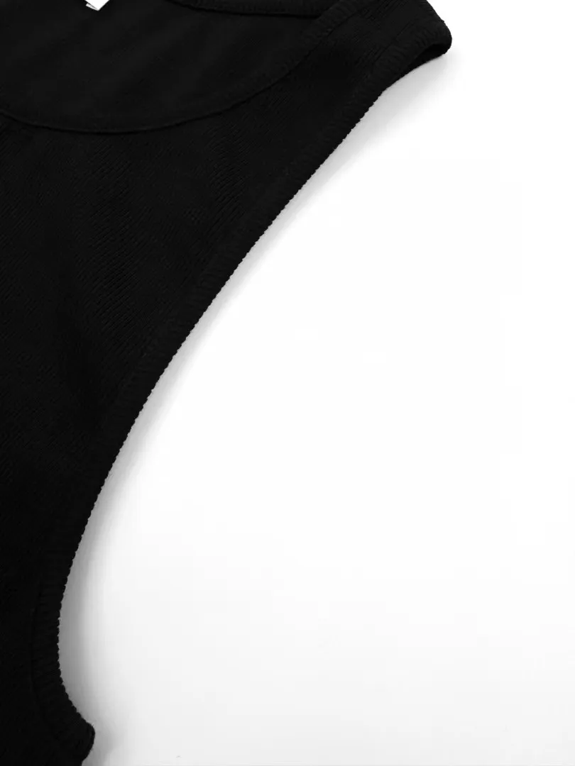 P160SaintLaurent logo embroidered vest Customized Dream Yayun ribbed cotton Delicate texture Comfortable and close to the skin Interpretation of elegance with pure black color The iconic YSL logo embroidery is vivid on the clothing Low-key but eye-catching Highlighting the unique identity and charm Highlighting the shoulder lines Feeling the confidence from the inside out Process 1: Using imported machine embroidery technology Using advanced computer control systems and sophisticated mechanical components to achieve YSL logo embroidery operations with high precision and smooth and delicate lines Process 2: The fabrics have been washed and have a better hand feel. Not easy to deform, not easy to shrink, not easy to fade, and maintain long-term beauty. Accessories: Customized 1:1 YSL trademark Size: XS S M L